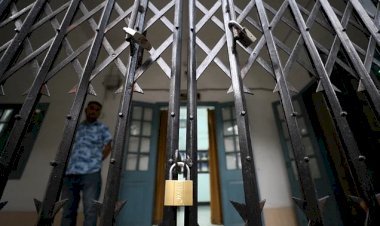 সিলেট এমসি কলেজে অধ্যক্ষের কার্যালয়ে শিক্ষার্থীদের তালা