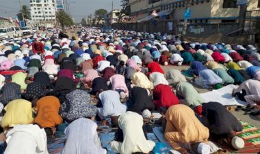 ইজতেমায় জুমার নামাজে ৫৬ দেশের লাখো মানুষ