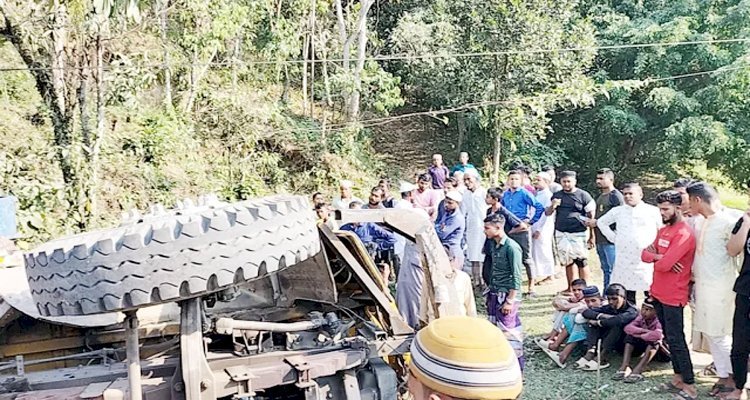 জৈন্তাপুরে পর্যটকবাহী বাসের সঙ্গে ট্রাকের সংঘর্ষে শিশু নি-হ-ত