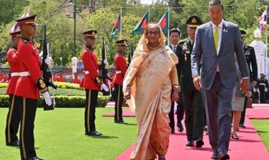 থাই প্রধানমন্ত্রীর কার্যালয়ে শেখ হাসিনাকে লাল গালিচায় উষ্ণ অভ্যর্থনা