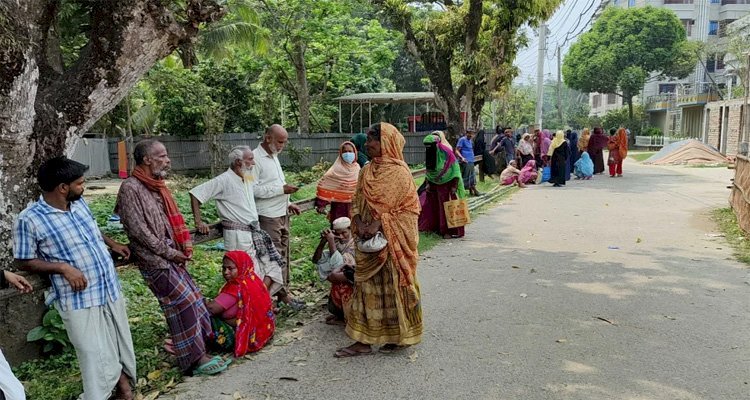 যাকাতের কাপড় নিতে গিয়ে পদদলিত হয়ে বৃদ্ধার মৃত্যু