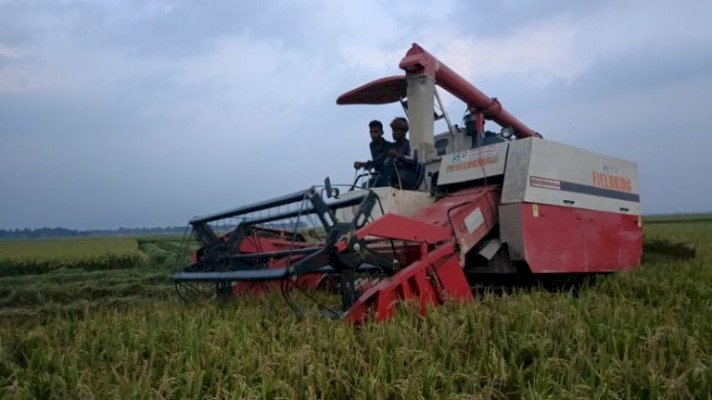 সুনামগঞ্জের হাওরে ‘যাদুর মেশিন’, স্বস্তিতে কৃষক