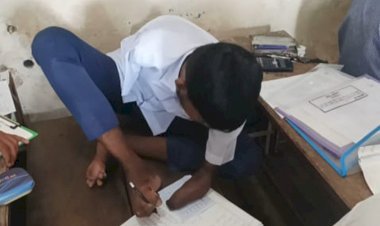 পা দিয়ে লিখে জিপিএ-৫ পেল রাব্বি