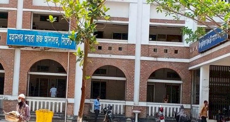 সিলেটে আদালত পাড়ায় আইনজীবী-পুলিশ হাতাহাতি, উত্তেজনা
