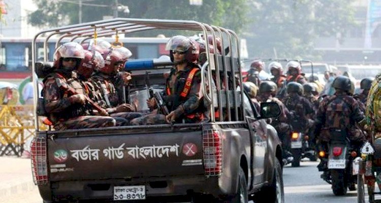 সারাদেশে ৩০০ প্লাটুন বিজিবি মোতায়েন