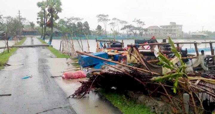 ঘূর্ণিঝড় রেমালের তান্ডবে সারা দেশে ২১ জনের প্রাণহানি