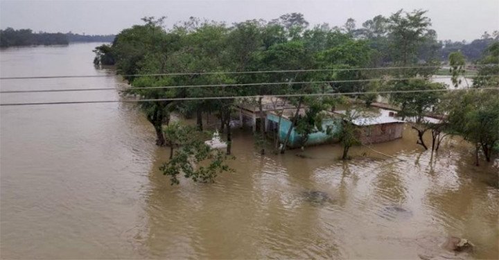 সিলেটে গ্রামাঞ্চলে কমলেও নগরে বাড়ছে পানি