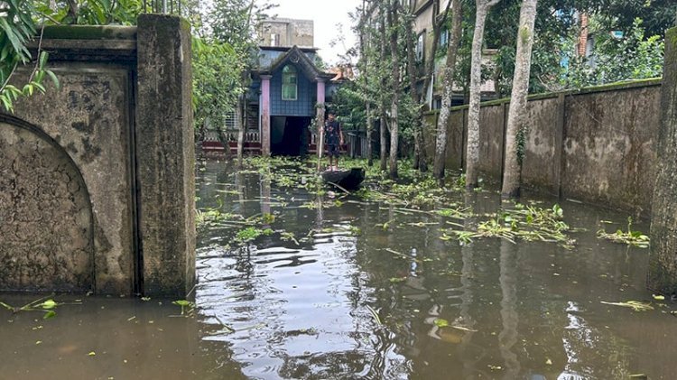 সুনামগঞ্জে পানি কমছে, দুর্ভোগ কমছে না