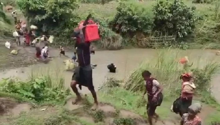 রোহিঙ্গারা বাংলাদেশ সীমান্তে আসছে