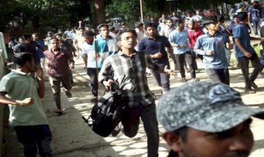 আন্দোলনকারী ও ছাত্রলীগ ধাওয়া-পাল্টা ধাওয়া, থমথমে ঢাবি ক্যাম্পাস