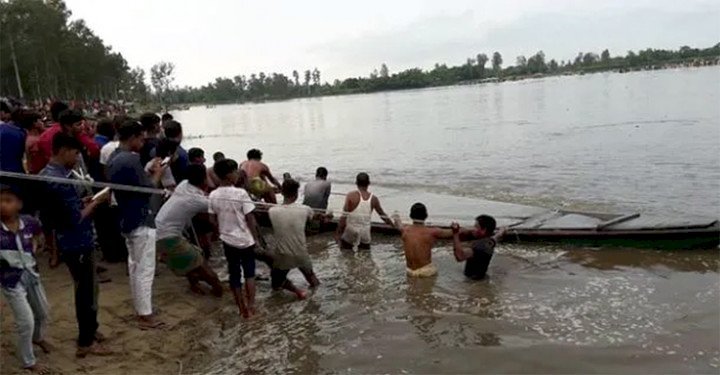 সুরমা নদীতে নৌকা ডুবে শিশুসহ নিখোঁজ ৩