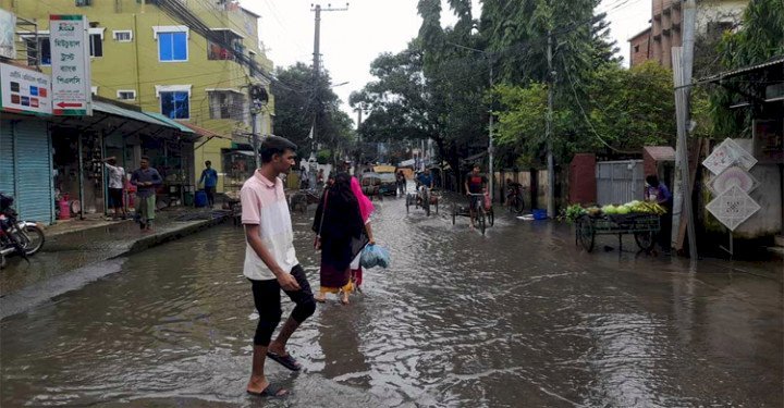 বন্যায় বিপর্যস্ত সিলেটে দুর্ভোগ চরমে