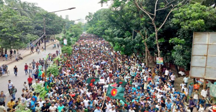 রাষ্ট্রপতি বরাবর স্মারকলিপি দিলেন আন্দোলনরত শিক্ষার্থীরা