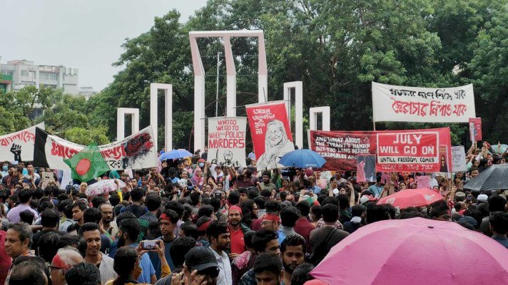 জনসমুদ্রে পরিণত কেন্দ্রীয় শহীদ