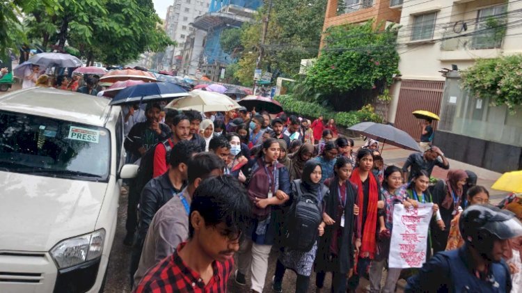 রাজধানীর বিভিন্ন স্থানে আন্দোলনকারীদের গণমিছিল