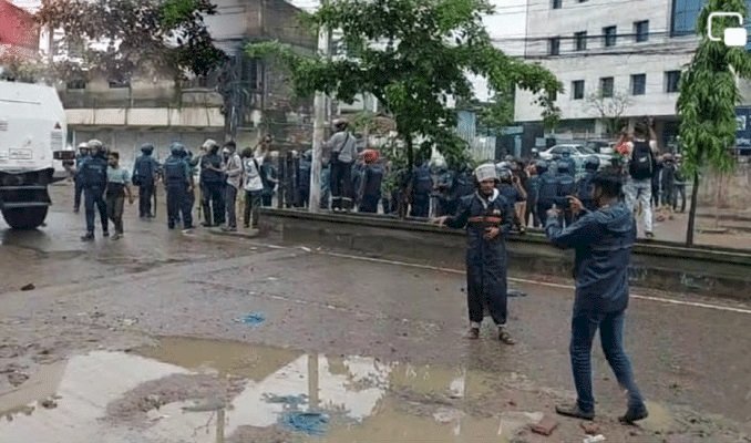 সিলেটে ছাত্র-জনতার মিছিলে পুলিশি বাধা, চলছে ধাওয়া-পাল্টা ধাওয়া