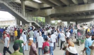 গাজীপুরে মহাসড়ক অবরোধ করে শ্রমিকদের বিক্ষোভ
