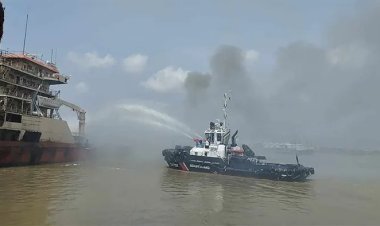 চট্টগ্রামে তেলবাহী ট্যাংকারে আগুন : ২ জনের মরদেহ উদ্ধার, নিখোঁজ ১