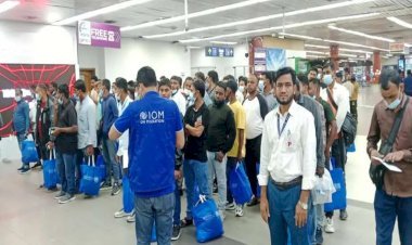 লিবিয়া থেকে দেশে ফিরলেন ১৫০ বাংলাদেশি