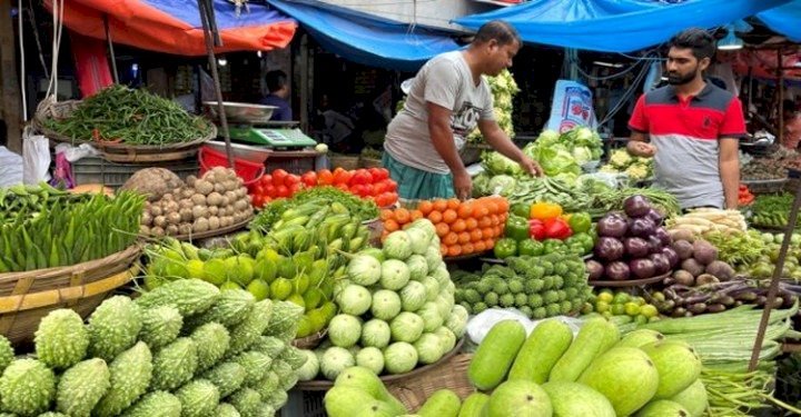 শীতের আগাম সবজিতে ভরপুর সিলেটের বাজার, দাম আকাশছোঁয়া