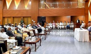 জাতির অস্তিত্বের প্রশ্নে সবাইকে একজোট হতে হবে: ড. ইউনূস