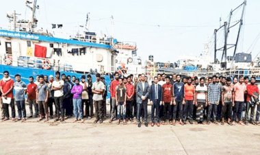 দেশে ফিরলেন ভারত থেকে মুক্তি পাওয়া ৯০ জেলে ও নাবিক