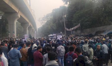 আন্দোলনরত শিক্ষকদের পদযাত্রায় পুলিশের বাধা