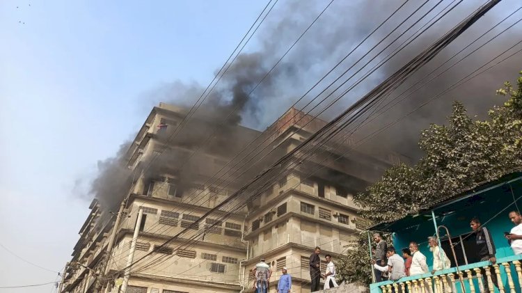 ঢাকায় ভয়াবহ আগুন, নিয়ন্ত্রণে ১২ ইউনিট