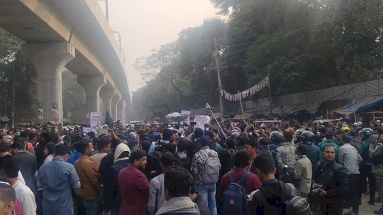আন্দোলনরত শিক্ষকদের পদযাত্রায় পুলিশের বাধা