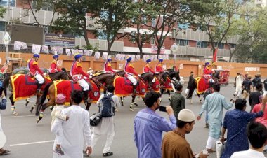 সুলতানি-মুঘল আমলের ঐতিহ্যে ঢাকায় ঈদের আনন্দ মিছিল