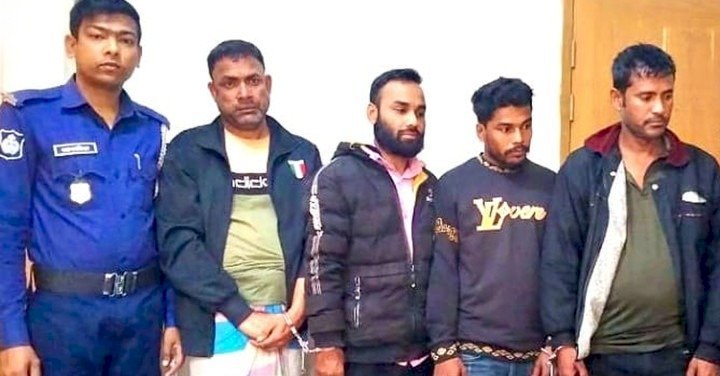মৌলভীবাজারে ১৮০ পিস ইয়াবাসহ গ্রে ফ তা র ৪