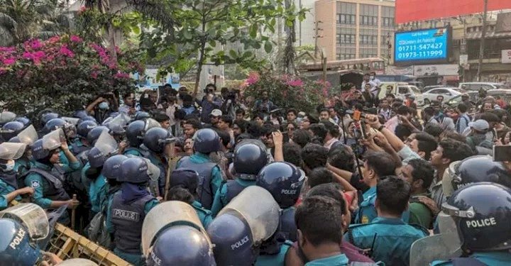 স্বরাষ্ট্র উপদেষ্টার পদত্যাগ চেয়ে গণপদযাত্রা, পুলিশের বাধা