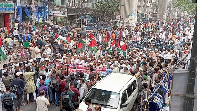বাইতুল মোকাররমে ফিলিস্তিনে হামলার বিচার দাবিতে মিছিল
