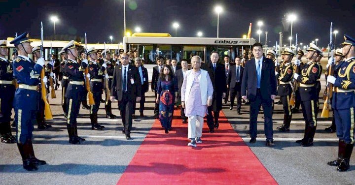 দেশের উদ্দেশে রওনা দিয়েছেন প্রধান উপদেষ্টা