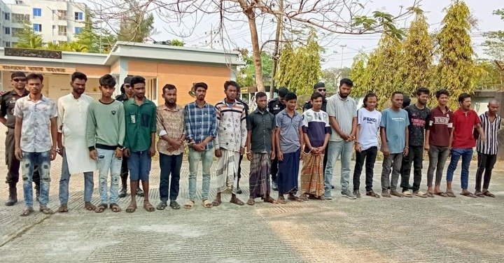 সিলেটে র্যাবের অভিযানে ১৭ ছিনতাইকারী গ্রে ফ তা র