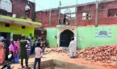 ভারতে ওয়াকফ আইন পাস হওয়ার পর প্রথম পদক্ষেপ, বুলডোজারে গুঁড়িয়ে দেয়া হল মাদ্রাসা
