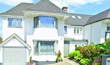 লন্ডনে বসবাস করা শেখ রেহানার বাসা জব্দ!