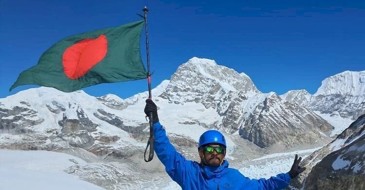 বিশ্বরেকর্ড গড়ে শাকিলের এভারেস্ট জয়
