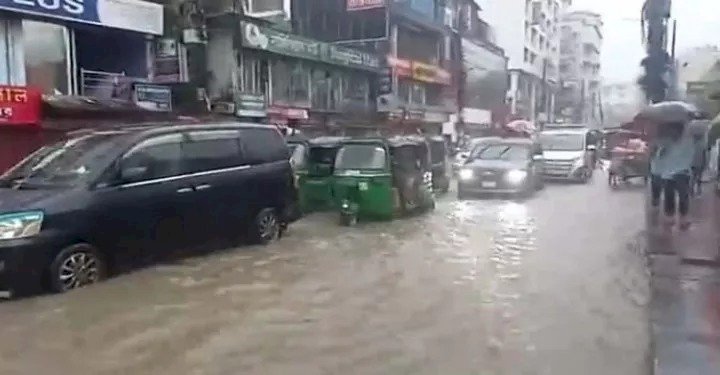 ভারতের ঢলে ডুবছে সিলেট, ভারী বর্ষণে নগরে জলাবদ্ধতা