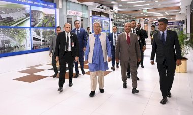 লন্ডনের উদ্দেশে ঢাকা ছাড়লেন প্রধান উপদেষ্টা