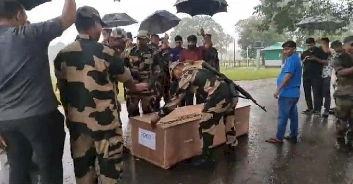 কুলাউড়ায় বিএসএফের গুলিতে নি হ ত তরুণের মরদেহ হস্তান্তর