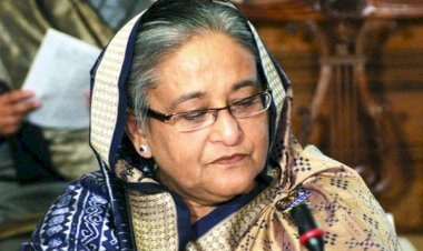 ঝুলে আছে হাসিনার রেড নোটিস