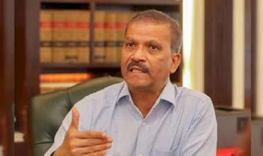‘ডাক্তাররা কি ওষুধ কোম্পানির দালাল’, প্রশ্ন আসিফ নজরুলের