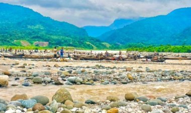 দুদকের অনুসন্ধানে প্রশাসন রাজনীতিবিদ ব্যবসায়ী মিলেমিশে সাদা পাথর লুট