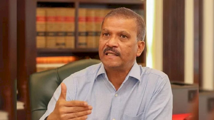 ‘ডাক্তাররা কি ওষুধ কোম্পানির দালাল’, প্রশ্ন আসিফ নজরুলের