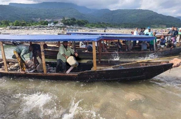 জাফলংয়ে অভিযানে দেড় হাজার ঘনফুট পাথর উদ্ধার, ৫০ টি নৌকা ধ্বংস
