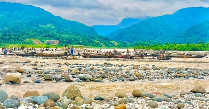 দুদকের অনুসন্ধানে প্রশাসন রাজনীতিবিদ ব্যবসায়ী মিলেমিশে সাদা পাথর লুট
