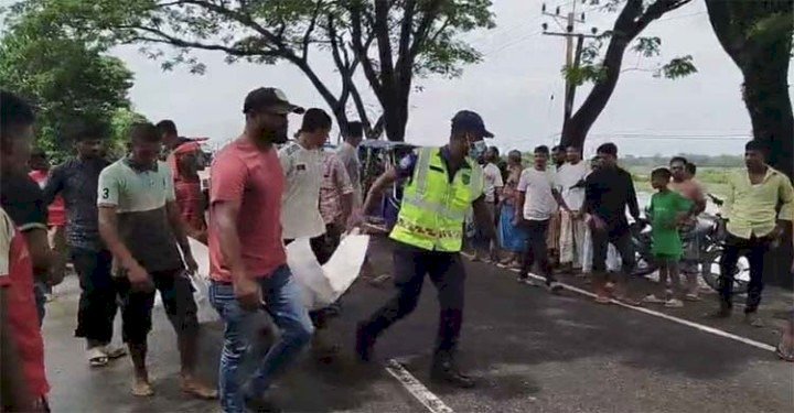 সুনামগঞ্জে সড়কে প্রাণ গেল ডিসি অফিসের ২ কর্মীর