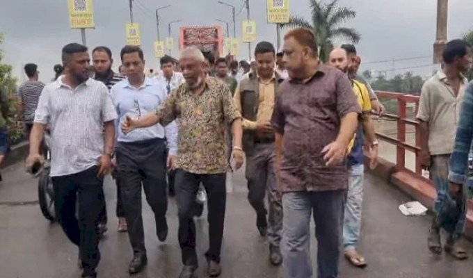 কীন ব্রীজে হকার উচ্ছেদ অভিযান শুরু, তদারকি করছেন ডিসি-সাবেক মেয়র