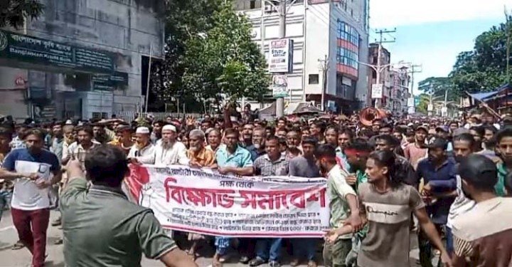 সিলেটে অবৈধ ব্যাটারিচালিত রিকশার পারমিট দাবিতে বিক্ষোভ মিছিল  চালকরা
